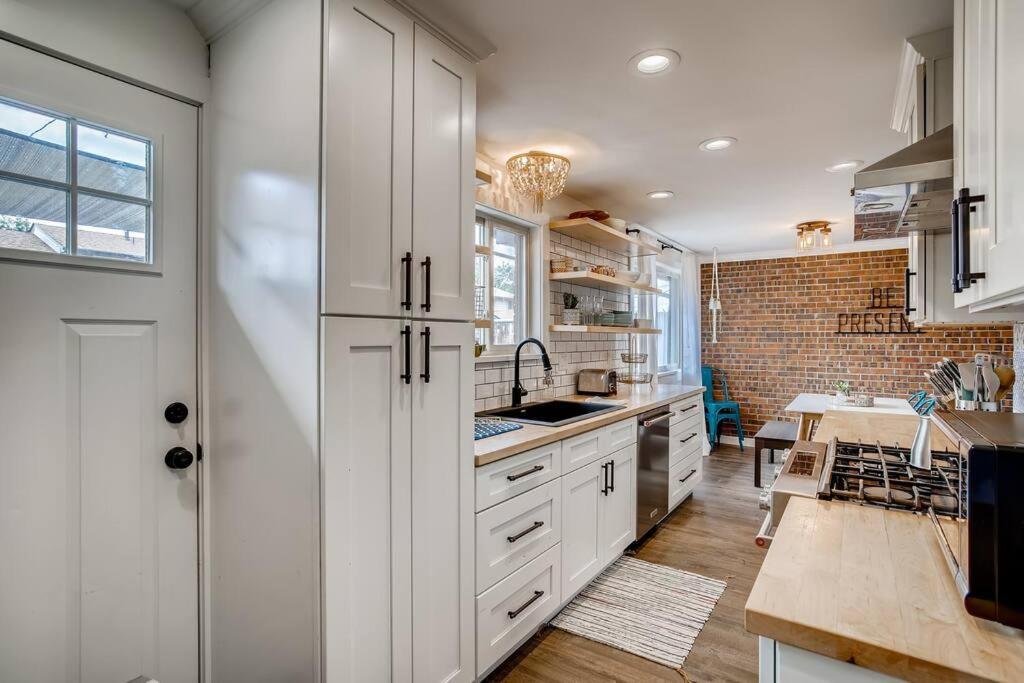 Family Townhome Near Mountains & Olde Town Arvada Bagian luar foto