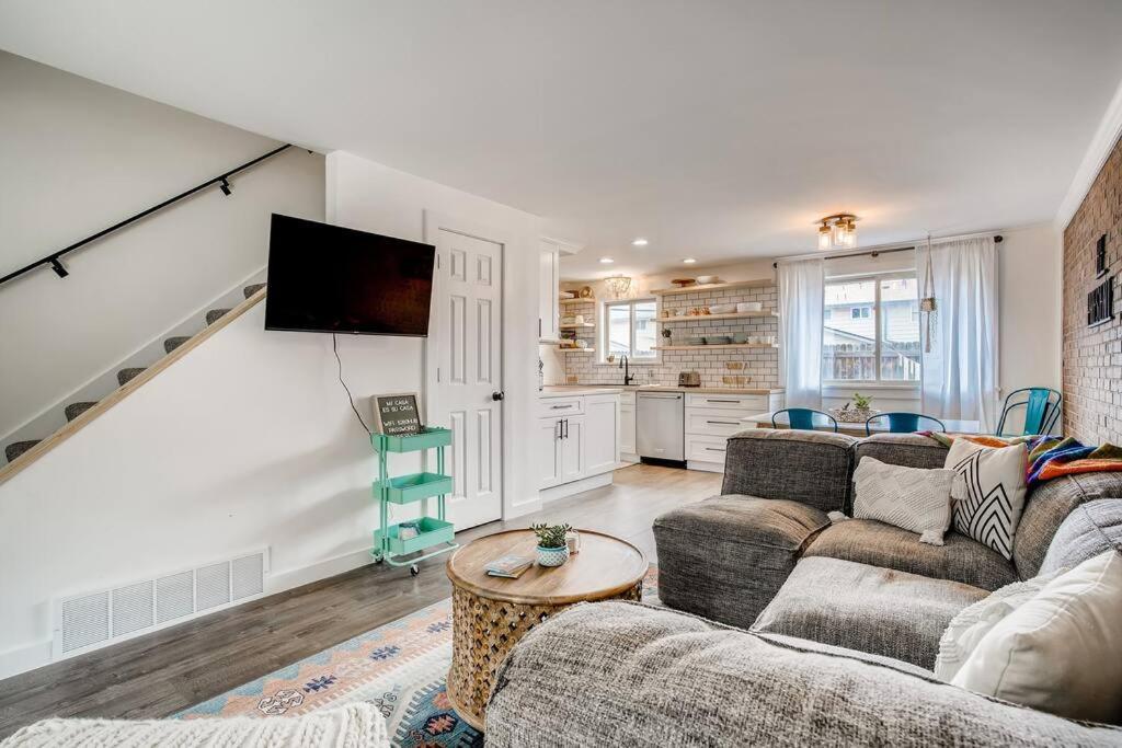 Family Townhome Near Mountains & Olde Town Arvada Bagian luar foto